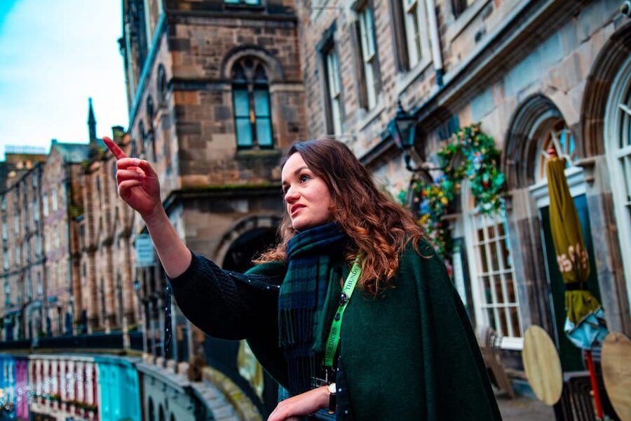 Private tour: discover the city which inspired Harry Potter - Meeting at Parliament Square and finding your guide in seconds