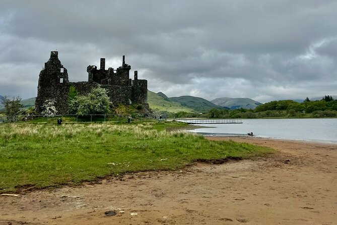 Private Tour to the Stunning Scottish Highlands & Glencoe - Loch Lomond and Luss: start calm, then start looking around