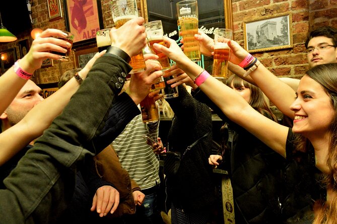 Pub Crawl in Edinburgh - Fast-track entry plus photos: two smart touches