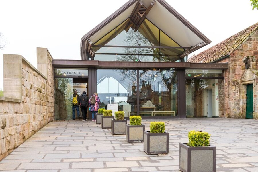Rosslyn Chapel and Hadrian's Wall Small Group Day Tour - What to Pack for Rosslyn, the Border, and a Rainy Wall Walk