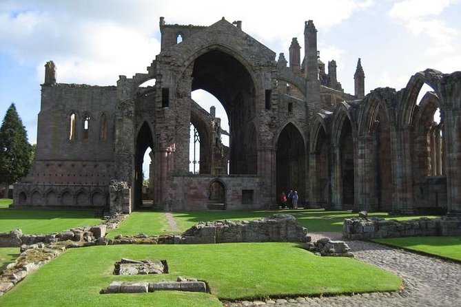 Rosslyn Chapel and Scottish Borders Small-Group Day Tour from Edinburgh - Rosslyn Chapel: the Da Vinci Code buzz, minus the guesswork