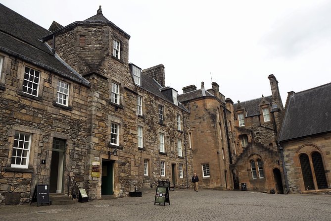 Rosslyn Chapel, Dunfermline Abbey and Stirling Castle Day Tour - Stop 1: Dunfermline Abbey and Palace, Robert the Bruce’s final resting place