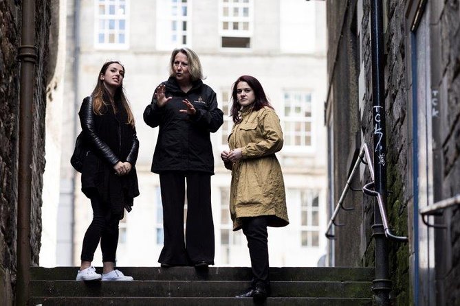 Royal Mile and Edinburgh Castle - Small Group Walking Tour - John Knox House and Parliament Square, Brief Stops With Real Payoff