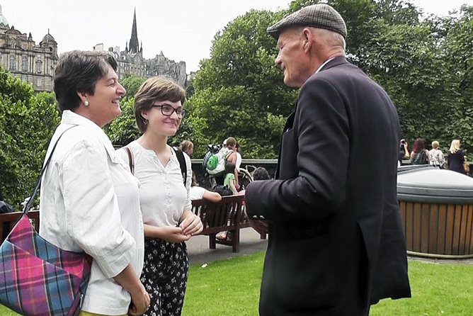Royal Mile and Old Town Walking Tour - Princes Street Gardens, the Bridge Moment, and the Scott Monument Divide