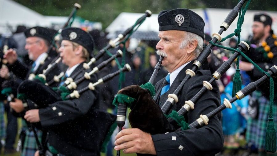 Scottish Highland Games Day Tour from Edinburgh - The 9-hour rhythm: coach time, check-in, and returning to Edinburgh