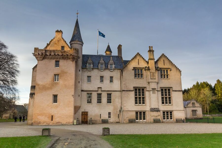Scottish Highlands 4-Day Castle Tour From Edinburgh - Day 2: Castle Fraser Gardens and the Fairy-Tale Feel of Crathes