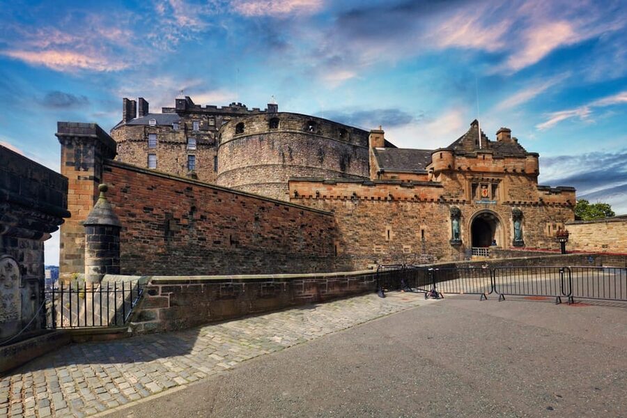 Skip-the-line Edinburgh Castle with Old Town Walking Tour - The Castle Courtyards Tour: What You See in 110 Minutes