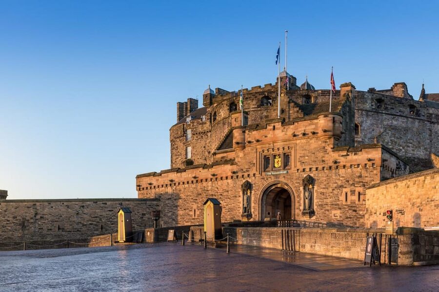 Skip-the-line Edinburgh Castle with Old Town Walking Tour - St Giles and the Old Town Landmarks You Will Actually Remember