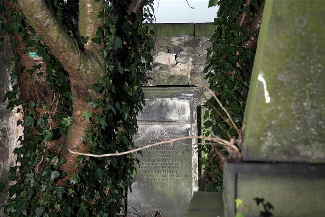Small Group Edinburgh Underground Vaults & Graveyard Ghost Tour - Setting Off in Old Town: From Mercat Cross to the Night Mood