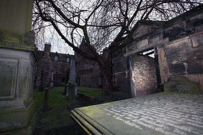 Small Group Edinburgh Underground Vaults & Graveyard Ghost Tour - Practical Prep: Shoes, Layers, and How to Get the Best Night Out