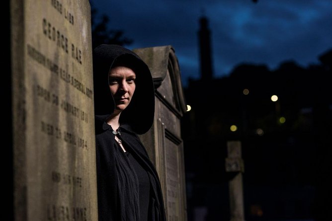 Small Group Edinburgh Underground Vaults & Graveyard Ghost Tour - The Small-Group Advantage: How Up to 18 People Changes the Experience