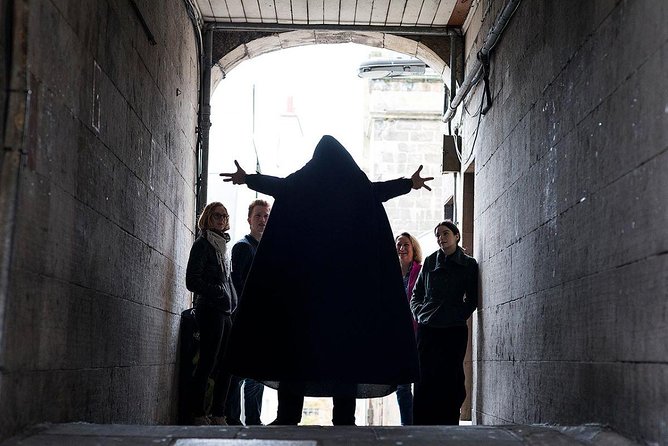 Small Group Ghost Tour incl. Underground Vaults & free drink in Megget's Cellar - Old Town to Underground, in a Tight 2 Hours