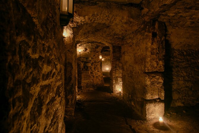 Small Group Ghost Tour incl. Underground Vaults & free drink in Megget's Cellar - Where You Start, What You See First, and Why Mercat Cross Sets the Tone