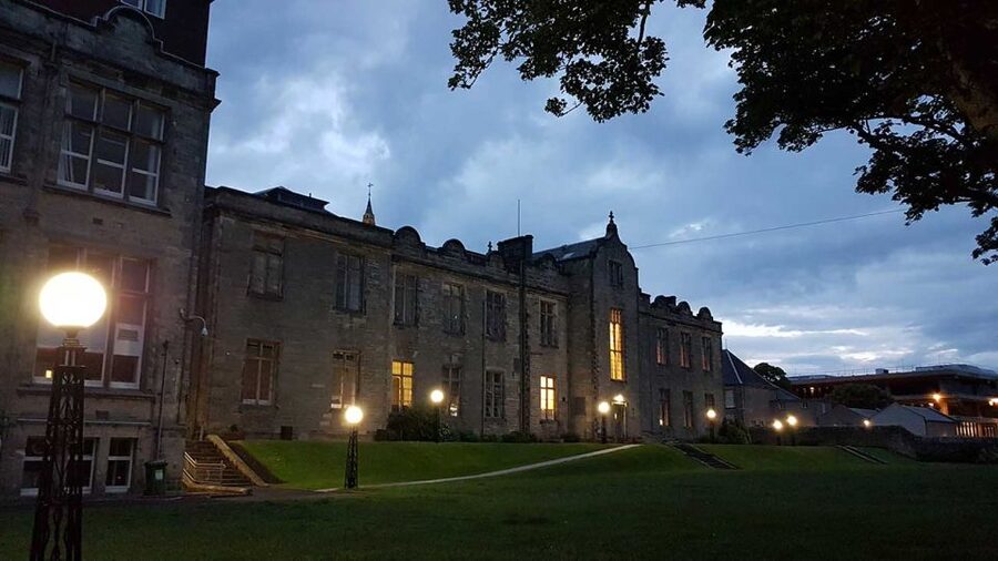 St Andrews: Guided Walking Tour, 12pm, 2pm daily - Wireless audio and fluent English, how it actually affects your experience