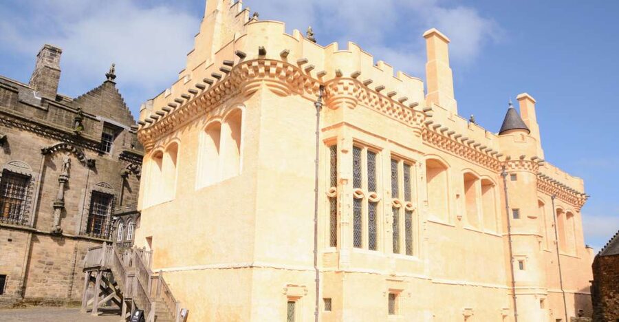 Stirling Castle: Skip-the-Line Guided Tour in Spanish - The Great Hall: feasts, power, and the baptism story