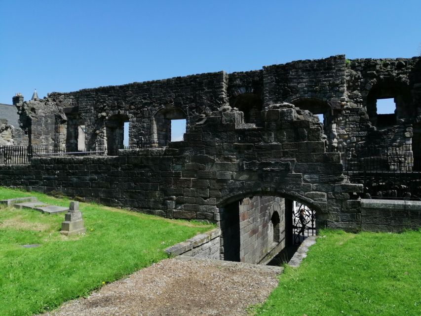Stirling: Daily Guided Walking Tour (11am & 2pm) - Who should book this Stirling walking tour, and who might not