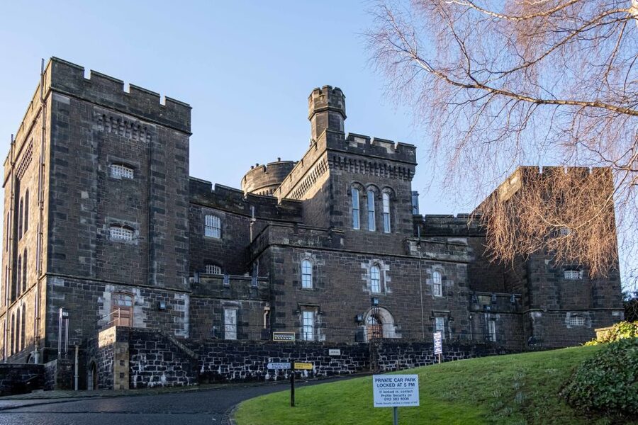 Stirling: Historical Walking Tour in Spanish - Walking Stirling’s medieval wall and the high-ground viewpoint