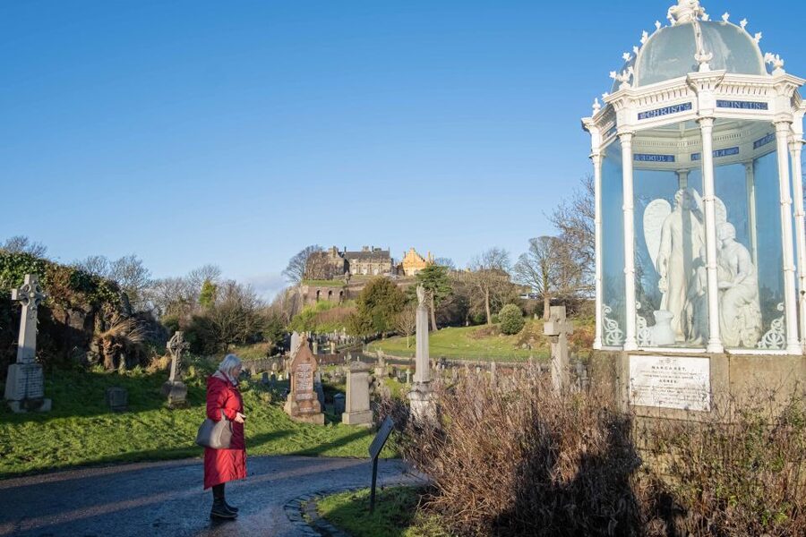 Stirling: Historical Walking Tour in Spanish - King Street and Mercat Cross, where culture meets power