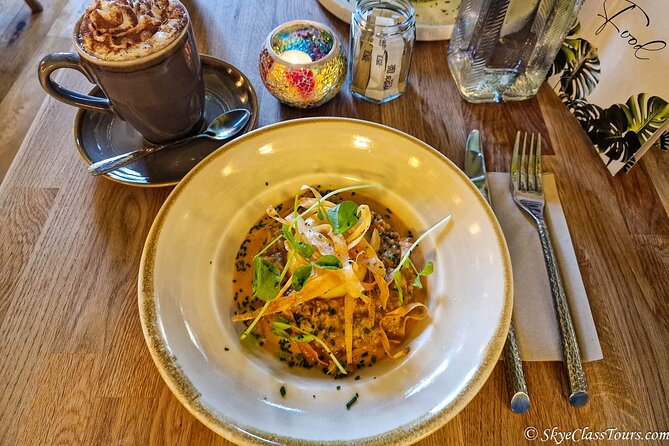 Tailored Premium Edinburgh Food Tour with Highest Quality Dishes - Royal Mile quick hits, plus the High Kirk and Scott Monument