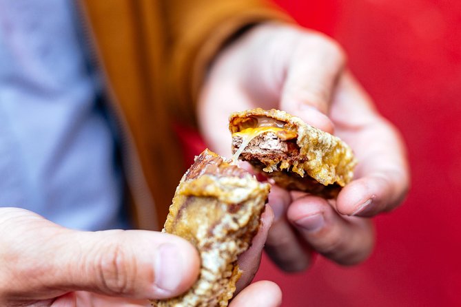 The 10 Tastings of Edinburgh With Locals: Private Food Tour - Lady Stairs House Close and the Scottish Writers Museum Stop