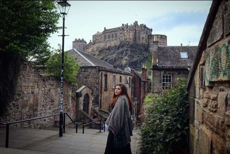 The Dark Side of Edinburgh - Where the tour starts, and how to spot your guide at Grassmarket