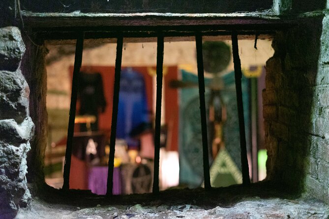 Underground Vaults Walking Tour in Edinburgh Old Town - Descending Under South Bridge: What the Tour Really Looks Like