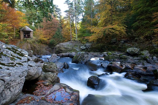 Waterfalls, Warriors & Whisky Adventure Day Tour from Edinburgh - On the drive: Wars of Independence stories and the Forth Bridges pass
