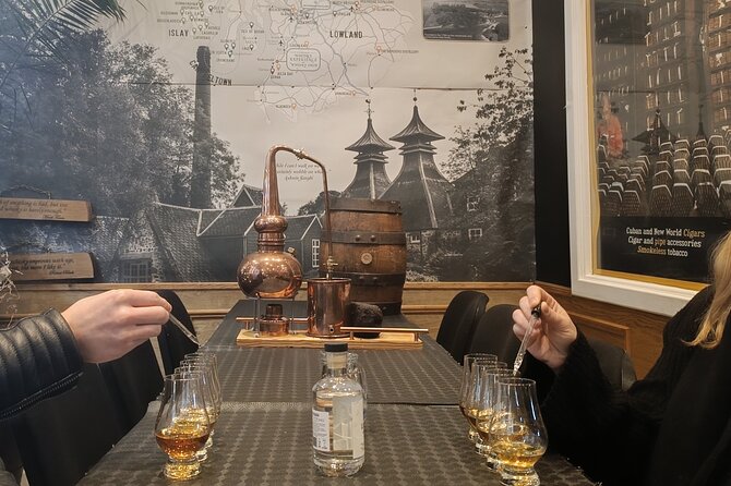 Whisky tasting experience - The core experience: five drams, one guided flight